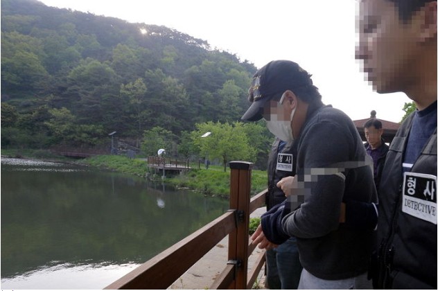 Vụ bé gái 12 tuổi bị mẹ ruột và bố dượng giết hại xôn xao Hàn Quốc, hé lộ cuộc đời địa ngục của đứa trẻ khiến dư luận căm phẫn Vụ bé gái 12 tuổi bị mẹ ruột và bố dượng giết hại xôn xao Hàn Quốc, hé lộ cuộc đời địa ngục của đứa trẻ khiến dư luận căm phẫn