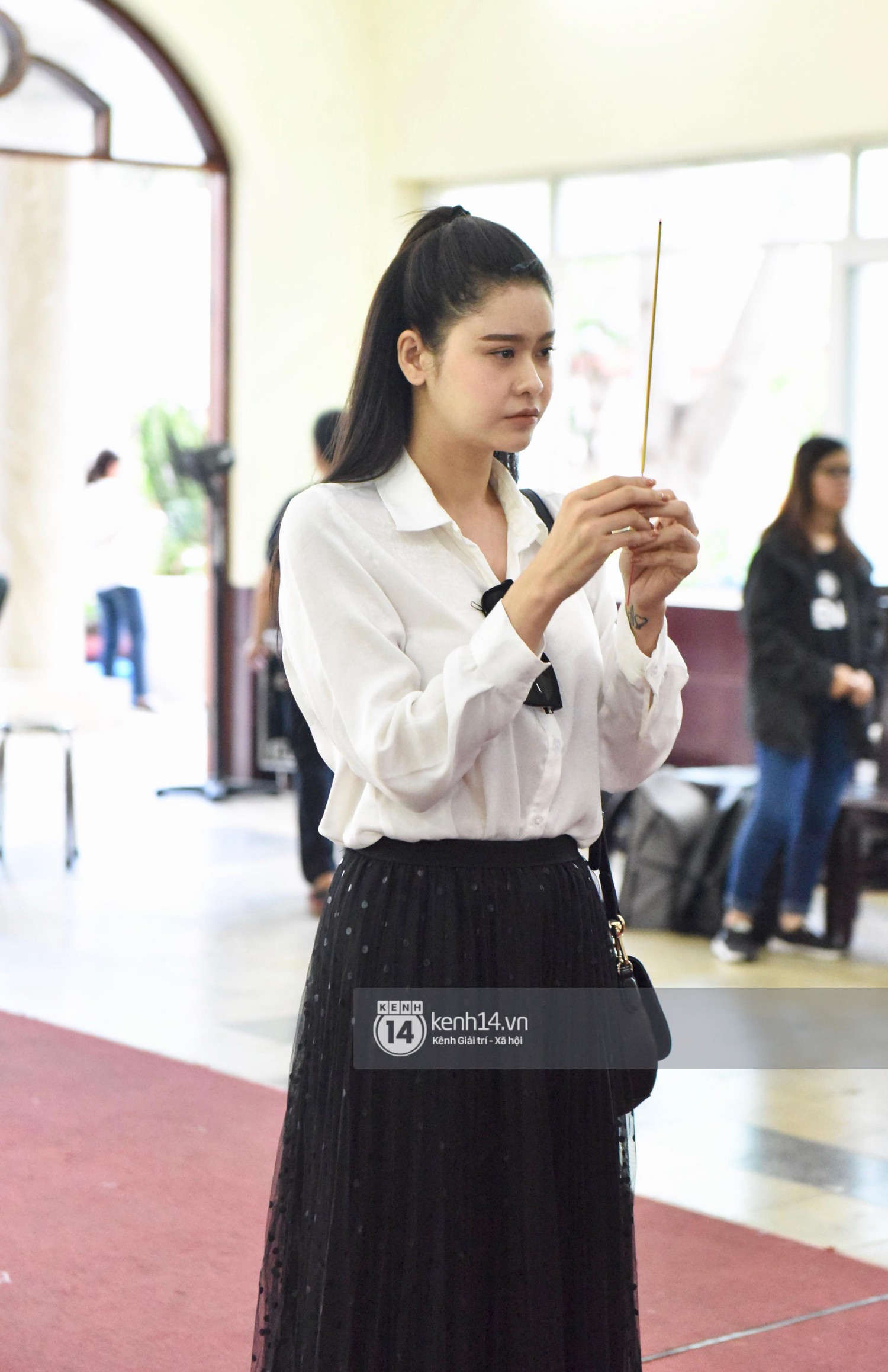 NSƯT Thành Lộc, Minh Hằng cùng dàn nghệ sĩ không giấu nổi đau buồn, nghẹn ngào trong tang lễ nghệ sĩ Lê Bình