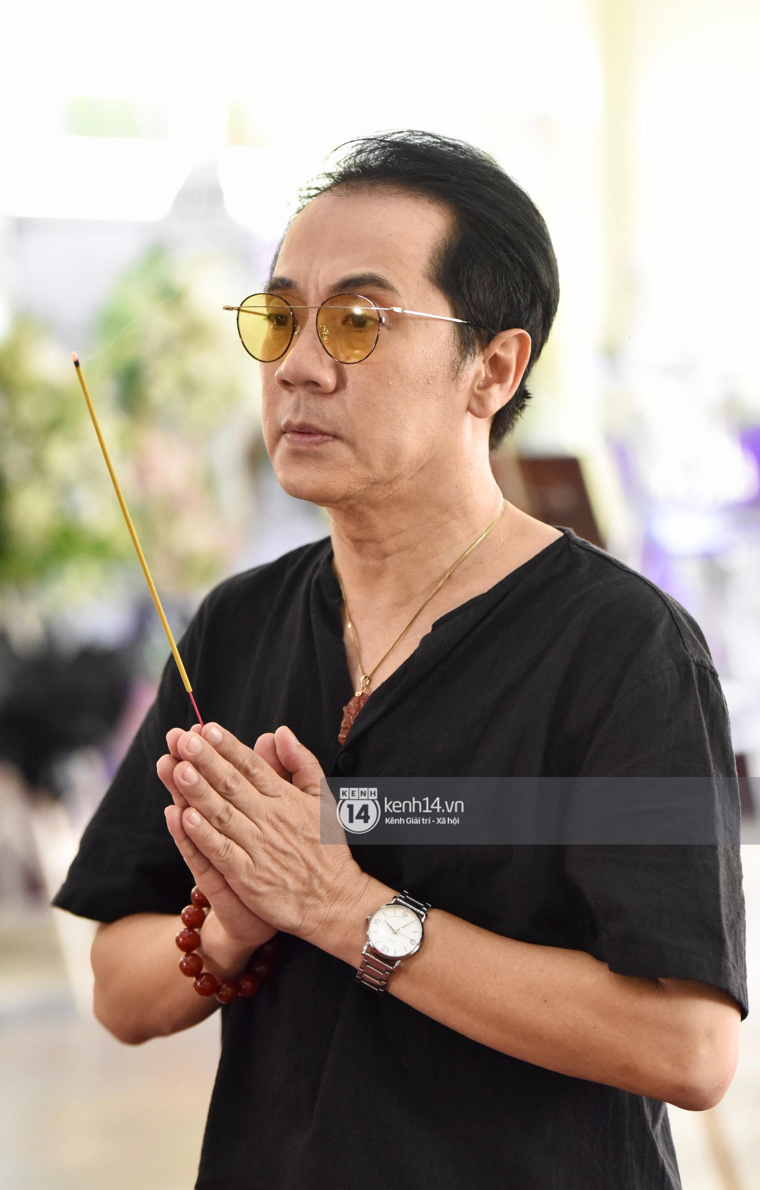 NSƯT Thành Lộc, Minh Hằng cùng dàn nghệ sĩ không giấu nổi đau buồn, nghẹn ngào trong tang lễ nghệ sĩ Lê Bình