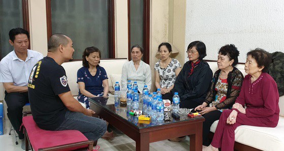 Con trai cô giáo nấc nghẹn khi mẹ bị xe Mercedes đâm tử vong: Giờ em đã không còn mẹ nữa rồi...