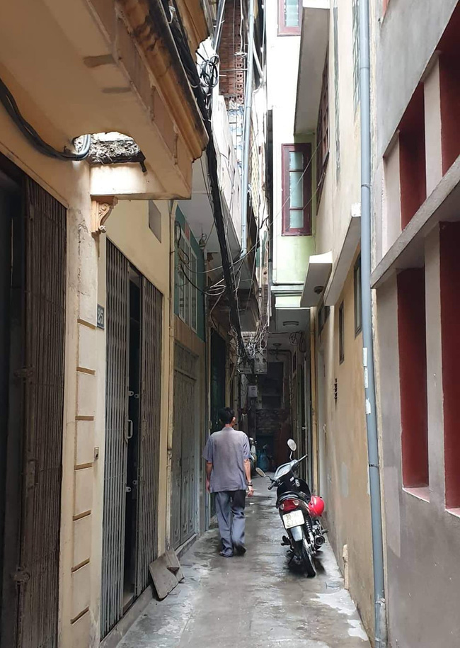 Con trai cô giáo nấc nghẹn khi mẹ bị xe Mercedes đâm tử vong: Giờ em đã không còn mẹ nữa rồi...