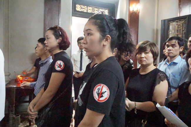 Con trai cô giáo nấc nghẹn khi mẹ bị xe Mercedes đâm tử vong: Giờ em đã không còn mẹ nữa rồi...