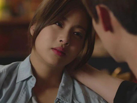 Dọn đồ cho con dâu từ bệnh viện về, tôi kinh ngạc khi thấy bọc tiền để trong túi, đến khi con quỳ xuống thanh minh, tôi càng ngỡ ngàng gấp bội