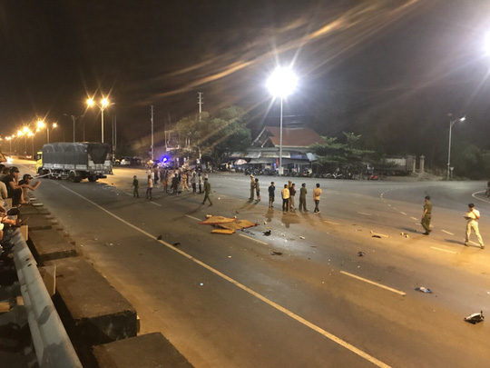 Va chạm với xe tải, 2 người tử vong tại chỗ