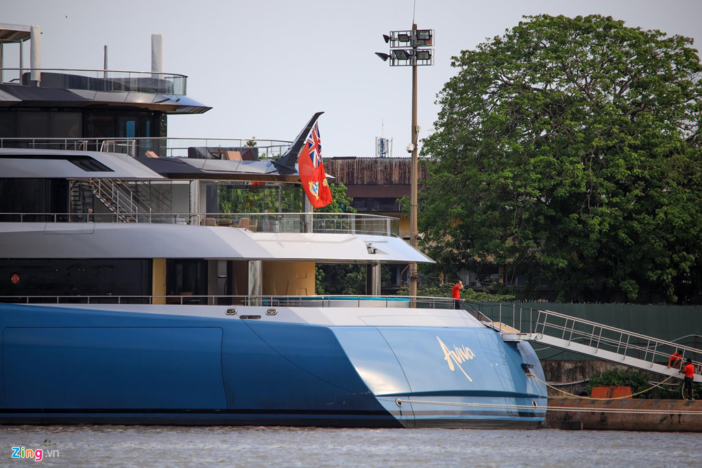 Cận cảnh siêu du thuyền 150 triệu USD đậu trên sông Sài Gòn