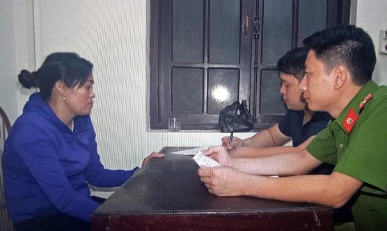 Tạm giữ người phụ nữ tưới xăng đốt mẹ già