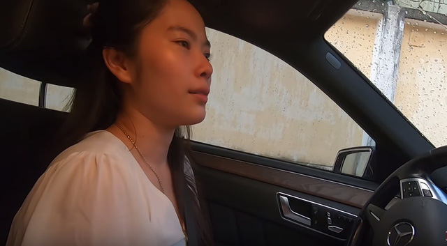 Nam Em bị cảnh sát giao thông yêu cầu ngưng diễn