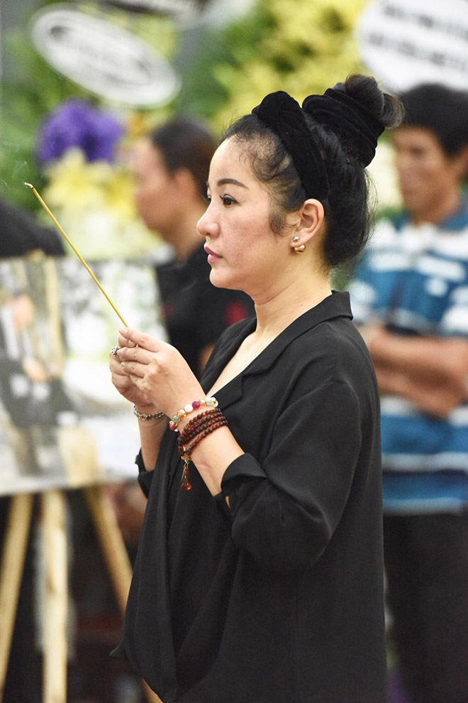 Lý do Trấn Thành đến viếng nhưng không vào thăm cố NS Lê Bình lúc nằm bệnh Lý do Trấn Thành đến viếng nhưng không vào thăm cố NS Lê Bình lúc nằm bệnh