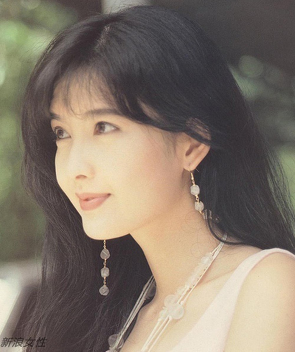 Hong Kong tự hào vì 1 ngọc nữ đẹp xuất sắc từ trẻ tới già: U51 mà trẻ đẹp như xuyên không về hồi 21 tuổi