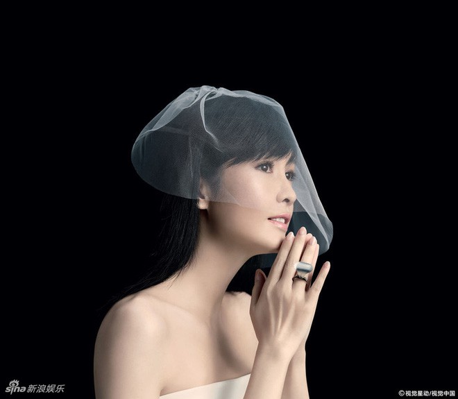 Hong Kong tự hào vì 1 ngọc nữ đẹp xuất sắc từ trẻ tới già: U51 mà trẻ đẹp như xuyên không về hồi 21 tuổi