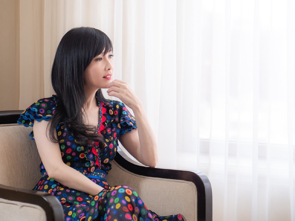 Hong Kong tự hào vì 1 ngọc nữ đẹp xuất sắc từ trẻ tới già: U51 mà trẻ đẹp như xuyên không về hồi 21 tuổi