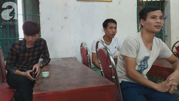 Cận cảnh chiếc chuồng của người bố nhốt con trai như vật nuôi, đầy ruồi muỗi và hôi thối được bạn bè giải cứu ở Hưng Yên