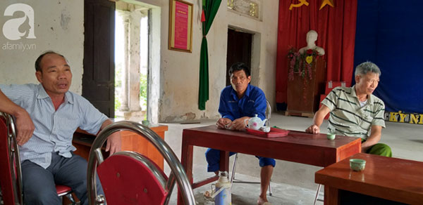 Cận cảnh chiếc chuồng của người bố nhốt con trai như vật nuôi, đầy ruồi muỗi và hôi thối được bạn bè giải cứu ở Hưng Yên