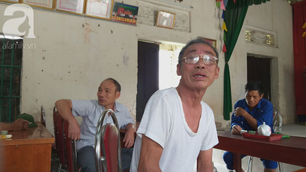 Cận cảnh chiếc chuồng của người bố nhốt con trai như vật nuôi, đầy ruồi muỗi và hôi thối được bạn bè giải cứu ở Hưng Yên