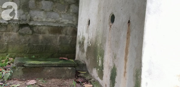 Cận cảnh chiếc chuồng của người bố nhốt con trai như vật nuôi, đầy ruồi muỗi và hôi thối được bạn bè giải cứu ở Hưng Yên