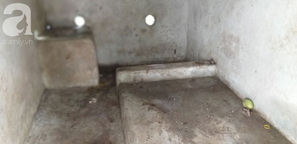 Cận cảnh chiếc chuồng của người bố nhốt con trai như vật nuôi, đầy ruồi muỗi và hôi thối được bạn bè giải cứu ở Hưng Yên