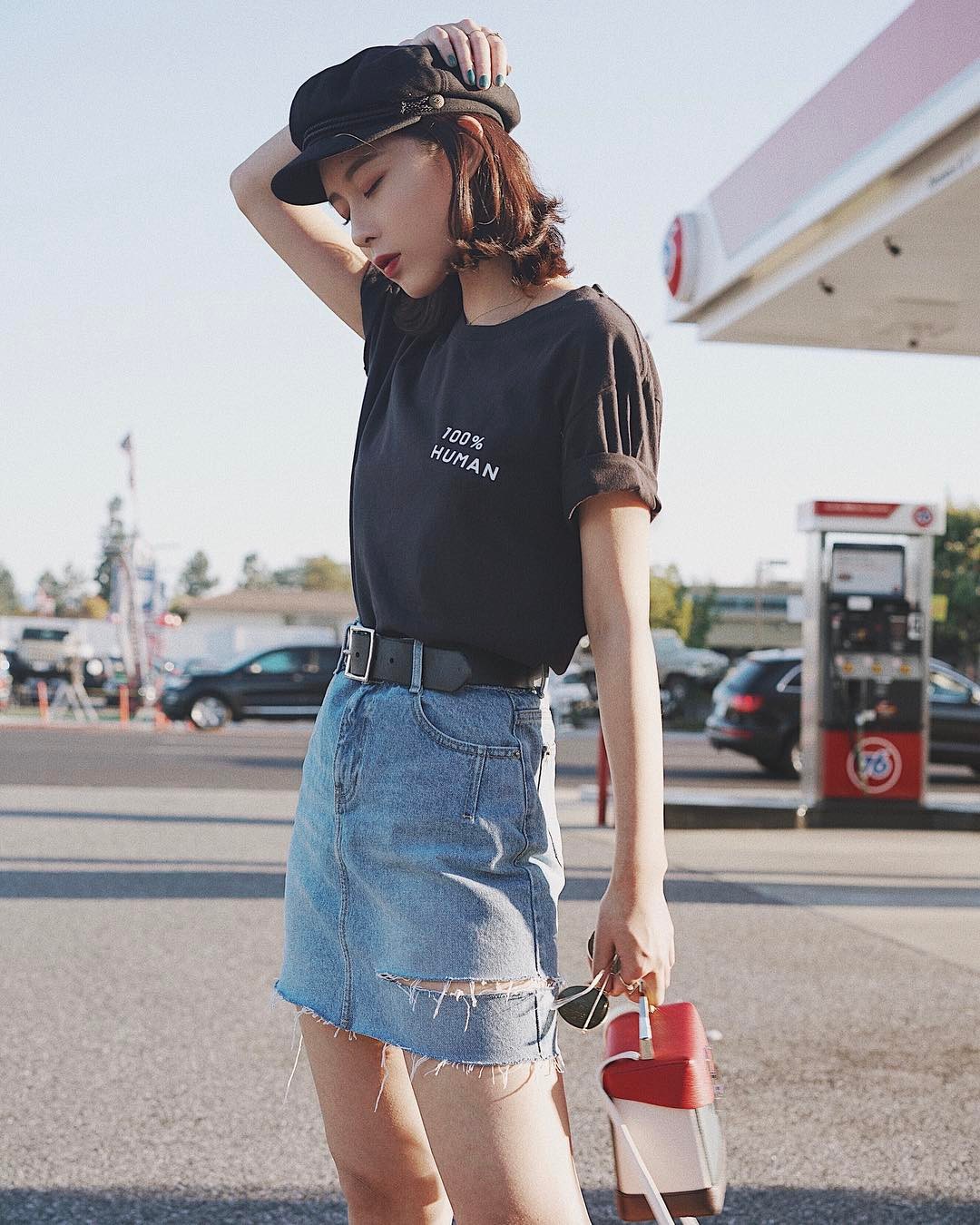 Áo phông màu trung tính chính là bảo bối của nàng ngoài 30 tuổi: Vừa trẻ trung, vừa không sợ bị cưa sừng làm nghé