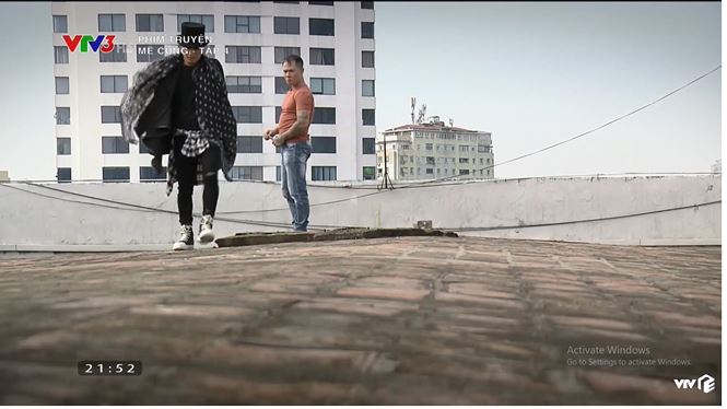 Phát hiện thú vị: Hóa ra gã sát nhân biến thái Fedora trong Mê Cung là fan cuồng Kpop