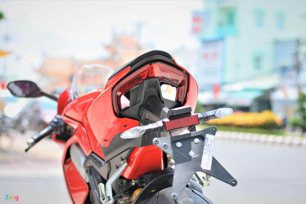 Chi tiết Ducati V4S của dân chơi miền Tây giá gần 1 tỷ