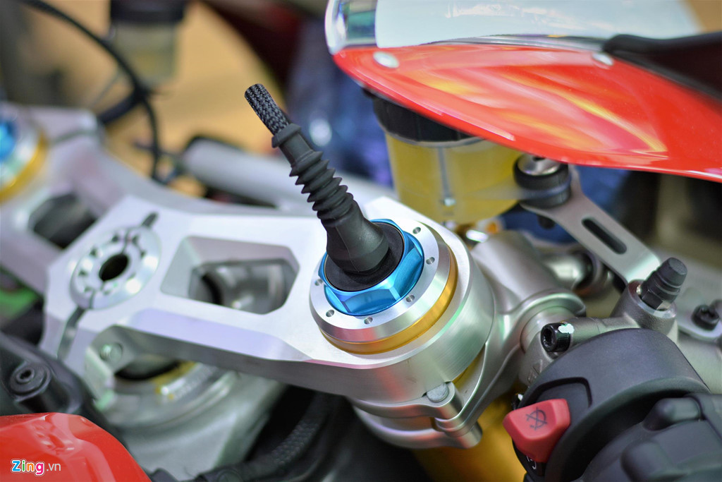 Chi tiết Ducati V4S của dân chơi miền Tây giá gần 1 tỷ