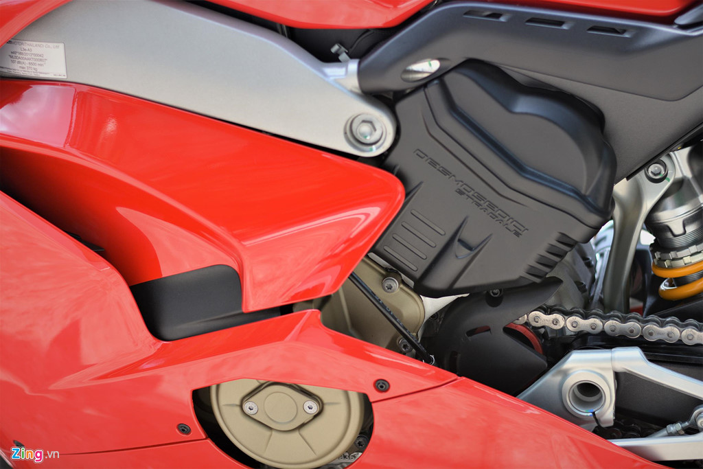 Chi tiết Ducati V4S của dân chơi miền Tây giá gần 1 tỷ