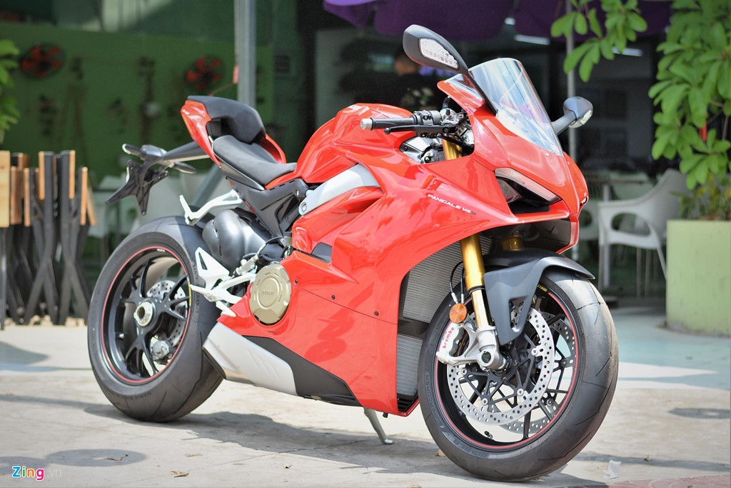 Chi tiết Ducati V4S của dân chơi miền Tây giá gần 1 tỷ