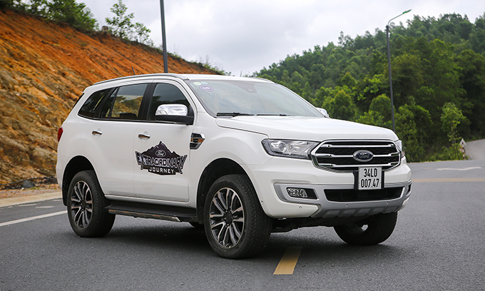 Ford Everest Bi-Turbo - SUV gia đình nhiều công nghệ tại Việt Nam