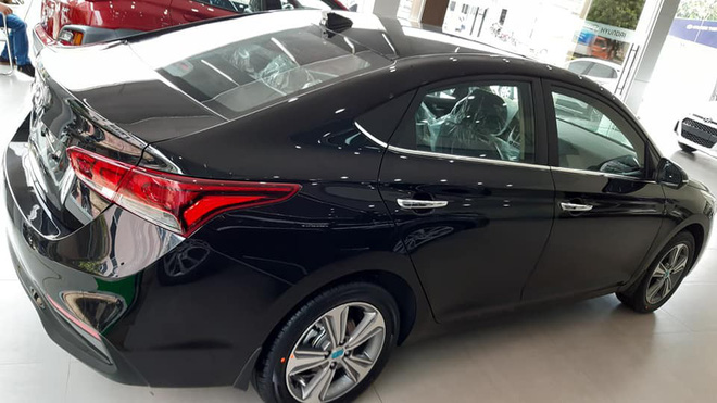 Hyundai Accent 2019 tăng giá nhẹ, Honda Jazz khuyến mại 40 triệu đồng