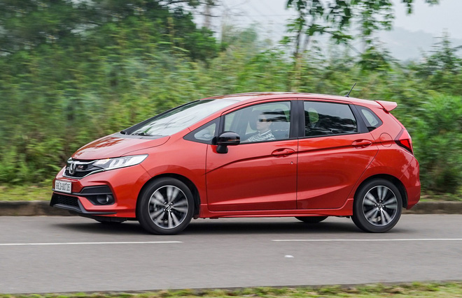 Hyundai Accent 2019 tăng giá nhẹ, Honda Jazz khuyến mại 40 triệu đồng