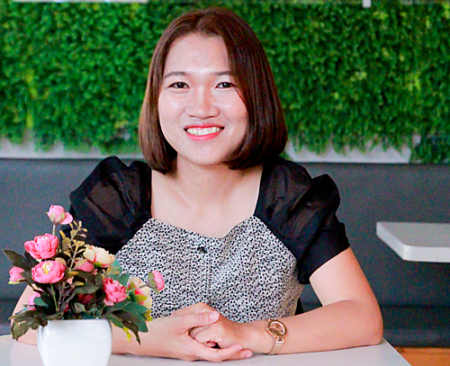 Cô gái nghỉ việc nghìn USD về Việt Nam bán trà sữa