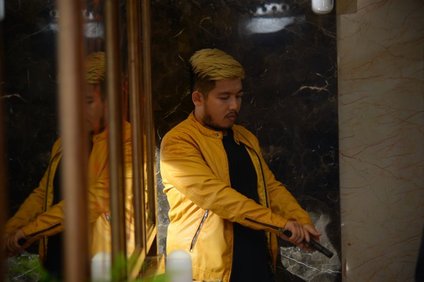 Cố nghệ sĩ Lê Bình xuất hiện trong teaser phim Vô gian đạo về nạn cờ bạc bịp cùng La Thành, Huỳnh Anh