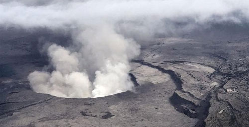 Du khách rơi xuống miệng núi lửa vì cố tình vượt rào chắn