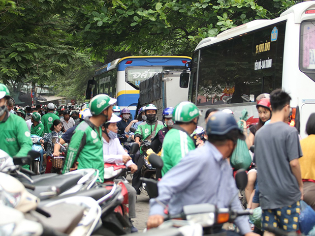 DN vận tải lao đao vì giá xăng tăng gần 5.000 đồng/lít trong thời gian ngắn