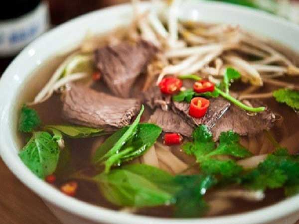 Phở chọc trời 920.000 đồng/bát, burger đỉnh cao 790.000 đồng/chiếc