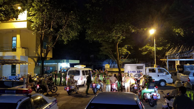 Cận cảnh cuộc truy quét của Công an Đà Nẵng tại F3 Club, hàng trăm dân chơi bỏ chạy tán loạn