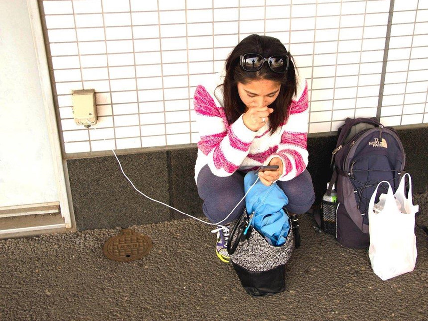 Lại tranh cãi về vấn đề sạc điện thoại qua đêm