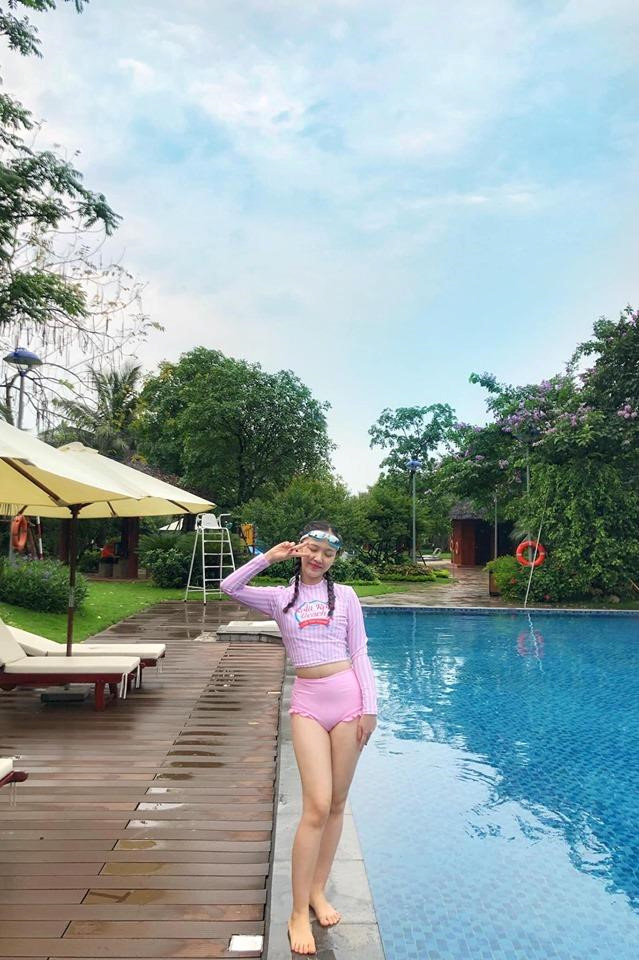 Hot girl Bánh đúc có xương Hà Anh tái xuất sau khi sinh con đầu lòng