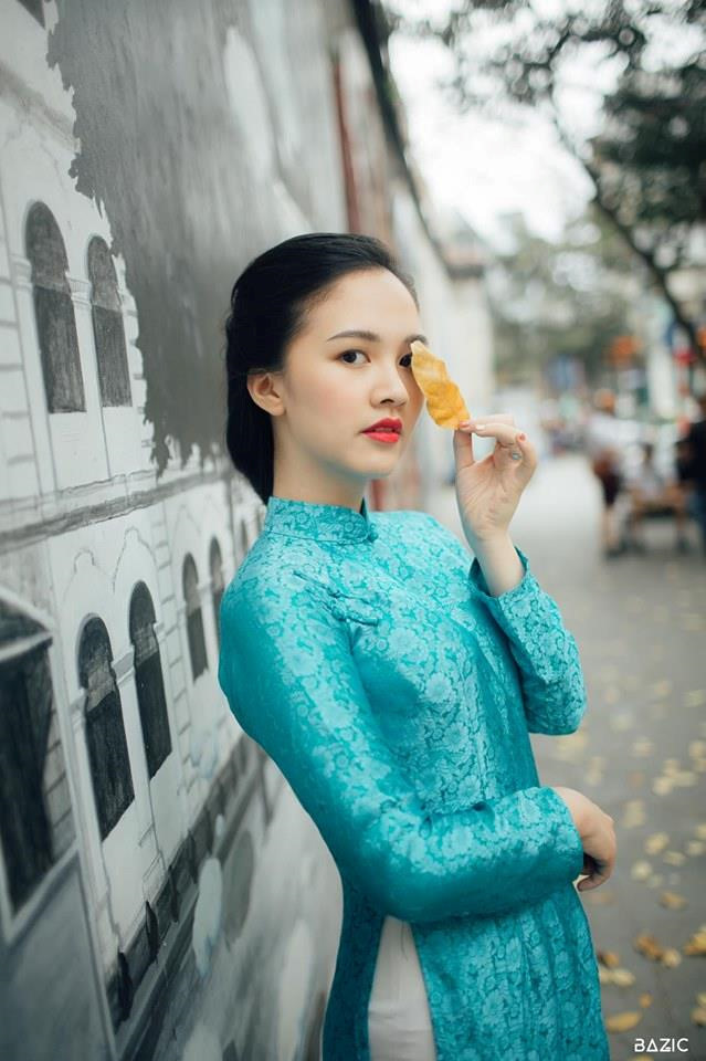 Hot girl Bánh đúc có xương Hà Anh tái xuất sau khi sinh con đầu lòng