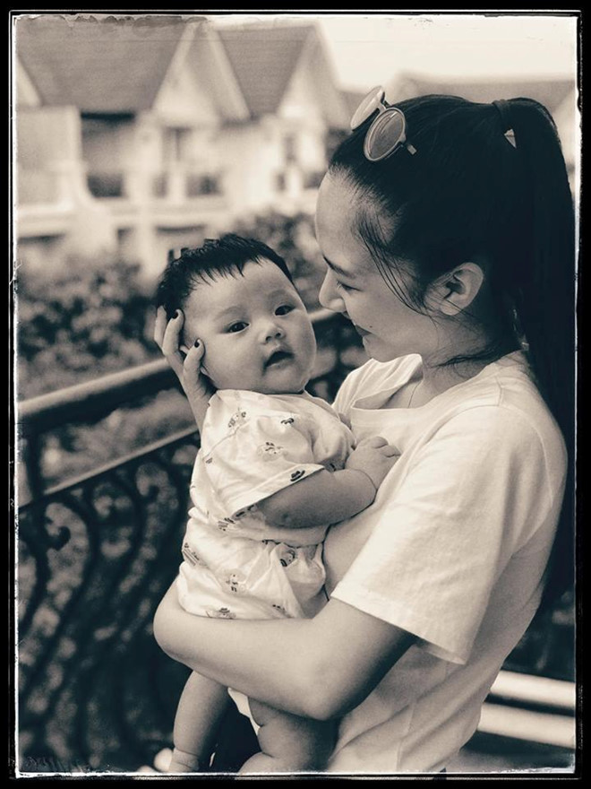 Hot girl Bánh đúc có xương Hà Anh tái xuất sau khi sinh con đầu lòng