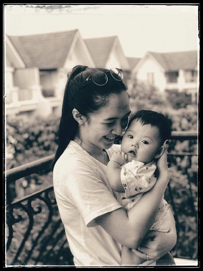 Hot girl Bánh đúc có xương Hà Anh tái xuất sau khi sinh con đầu lòng