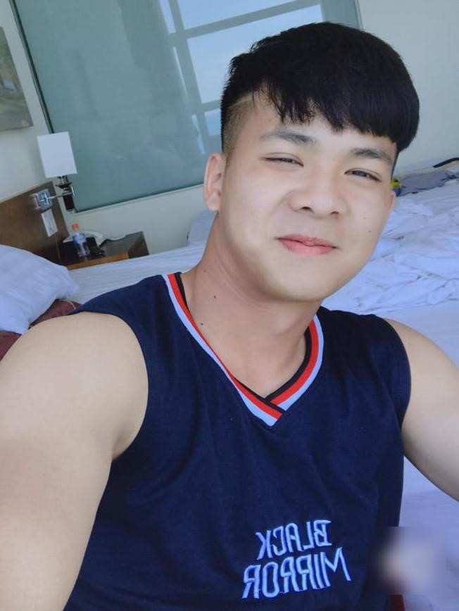 Thêm cầu thủ sinh năm 2000 chứng minh cứ thủ môn là phải đẹp trai