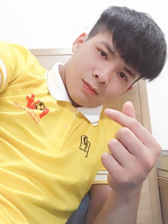 Thêm cầu thủ sinh năm 2000 chứng minh cứ thủ môn là phải đẹp trai