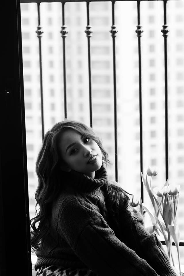 Liên tục nhận ý kiến trái chiều về đôi mắt bị hỏng một bên, Vân Hugo tâm sự: Tôi yêu đôi mắt nửa nhắm nửa mở này Liên tục nhận ý kiến trái chiều về đôi mắt bị hỏng một bên, Vân Hugo tâm sự: Tôi yêu đôi mắt nửa nhắm nửa mở này