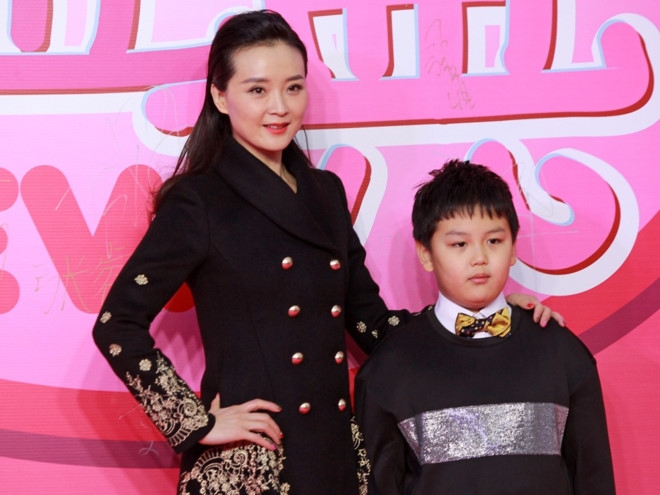 Từng phải chịu cảnh bị con trai duy nhất coi thường suốt 10 năm ròng rã, Tình Nhi Vương Diễm bật khóc khi chứng kiến sự thay đổi này của con