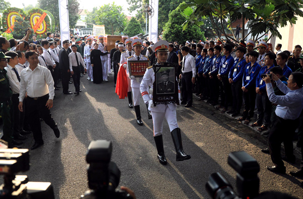 Đại tướng Lê Đức Anh đã vào lòng đất mẹ