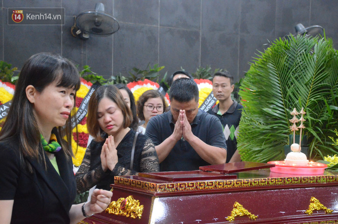 Nghẹn lòng bài thơ tiễn biệt cô giáo tiểu học bị ô tô Mercedes tông tử vong ở hầm Kim Liên