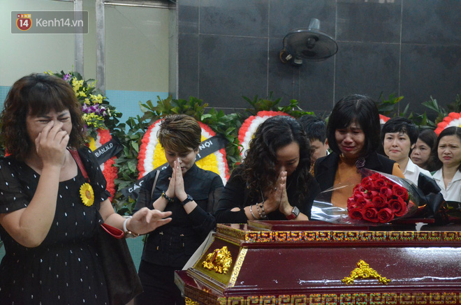 Nghẹn lòng bài thơ tiễn biệt cô giáo tiểu học bị ô tô Mercedes tông tử vong ở hầm Kim Liên