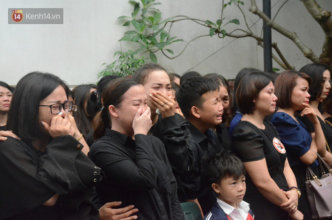 Nghẹn lòng bài thơ tiễn biệt cô giáo tiểu học bị ô tô Mercedes tông tử vong ở hầm Kim Liên