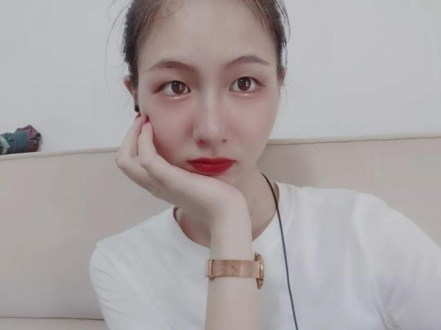 Nữ sinh 20 tuổi gây xúc động khi đỡ 8 nhát dao để cứu bạn