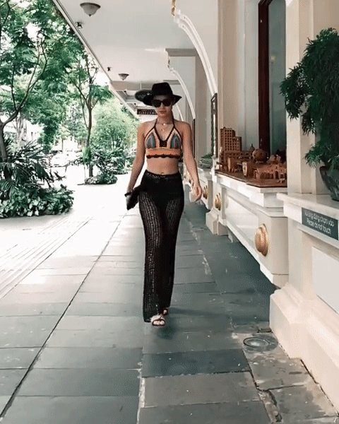 Bị chỉ trích dạo phố mà lên đồ như tắm biển, Phương Trinh Jolie hỏi ngược: Như thế nào là phản cảm?